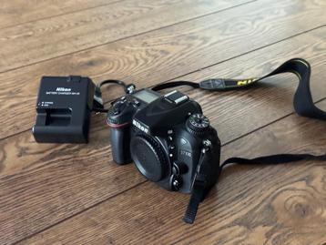 Nikon D7100 met 16-85mm VR lens beschikbaar voor biedingen