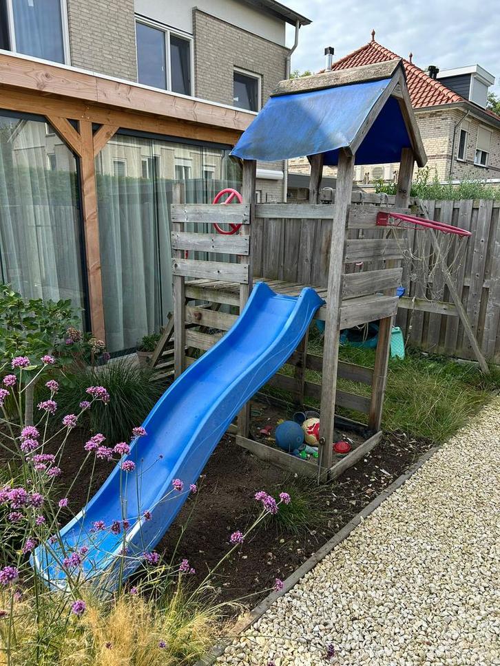 Speelhuisje incl schommels, Kinderen en Baby's, Speelgoed | Buiten | Speeltoestellen, Gebruikt, Glijbaan, Klimwand, Zandbak, Ophalen