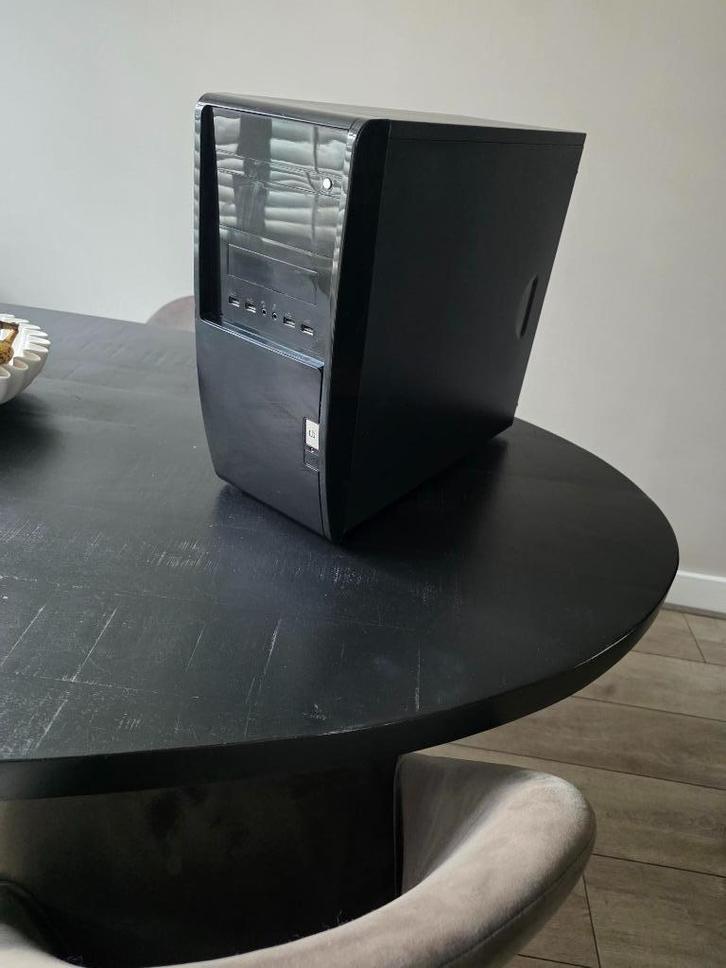 8 core cpu zeer snel midi desktop/8gb HYPER X/SSD windows 10, Computers en Software, Desktop Pc's, Zo goed als nieuw, 4 Ghz of meer