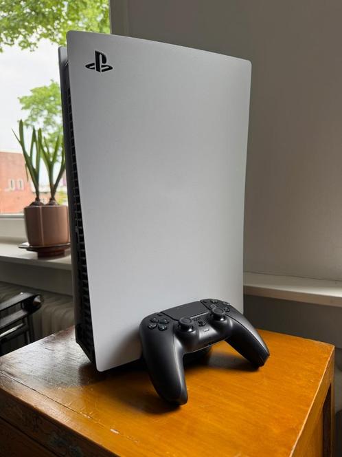 PlayStation 5 Disc Editie + Nieuwe zwarte controller, Spelcomputers en Games, Spelcomputers | Sony PlayStation 5, Zo goed als nieuw