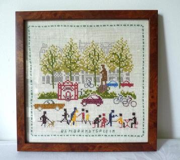 Rembrandtsplein, Amsterdam, borduurwerk ingelijst beschikbaar voor biedingen