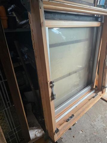 Velux draai kiep tuimelvenster 114x118 met verduistering beschikbaar voor biedingen