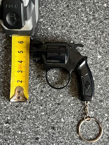 Antiek vintage revolver sleutelhanger geen pistool of geweer