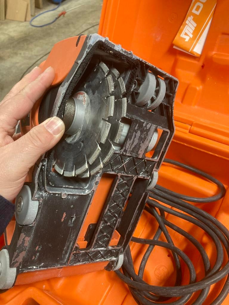 Muurfrees te huur, Ophalen, Zo goed als nieuw, Kolomboormachine