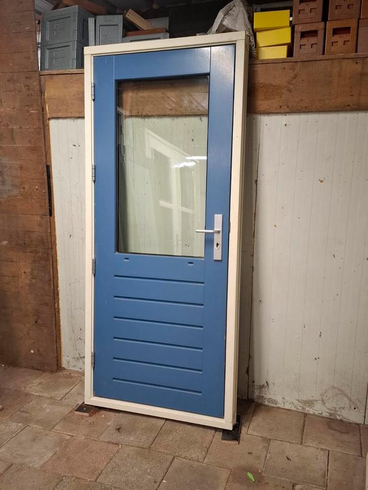 Hardhouten buitendeur achter/schuurdeur met kozijn, Doe-het-zelf en Verbouw, Deuren en Horren, Zo goed als nieuw, Ophalen