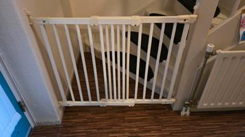 2 traphekjes,  eenvoudig te monteren  beschikbaar voor biedingen