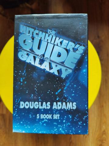 Douglas Adams - Hitchhiker's guide to the galaxy - Box beschikbaar voor biedingen