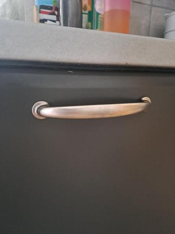 Handgrepen keuken kastje beschikbaar voor biedingen