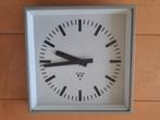 Pragotron C301 Industrie of Stationsklok vierkant (34 cm), Antiek en Kunst, Antiek | Klokken, Ophalen of Verzenden