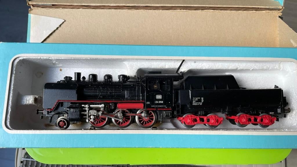 Partij Marklin wagons en treinen deel 4, Wisselstroom, Gebruikt, Wagon, Ophalen of Verzenden