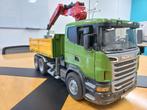 Bruder Scania R-serie bouw vracht met kraan en accessoires, Kinderen en Baby's, Speelgoed | Speelgoedvoertuigen, Ophalen of Verzenden
