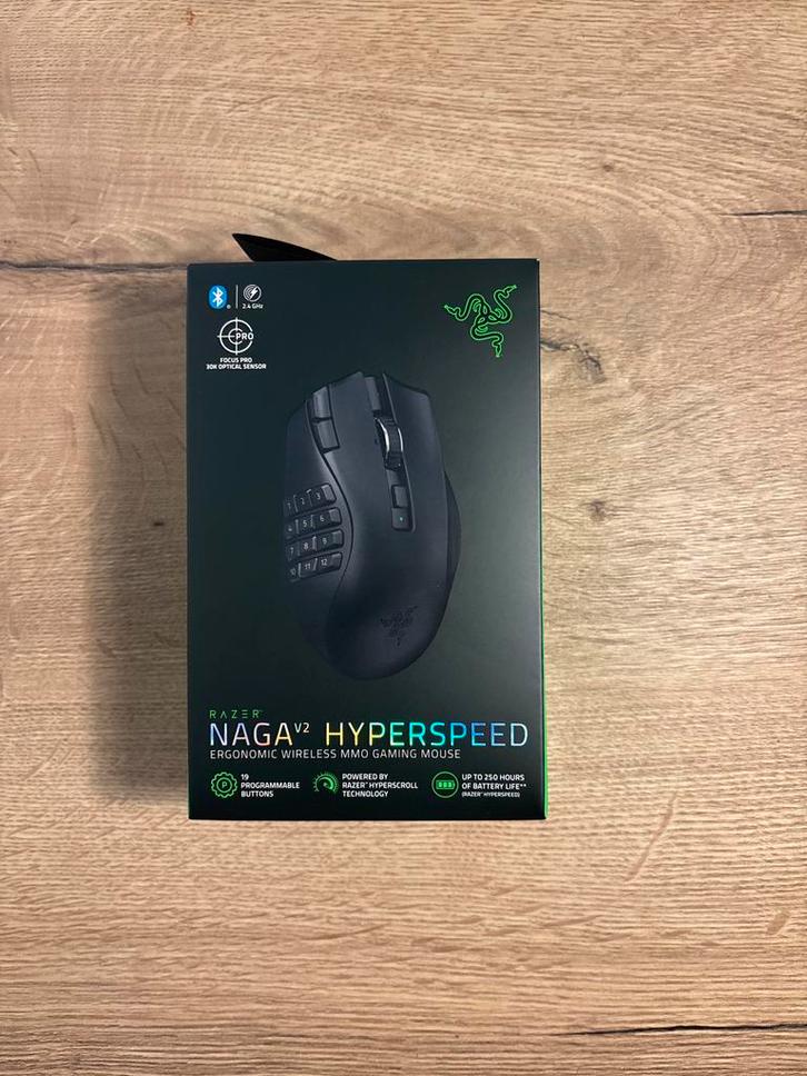 Razer Naga V2 Hyperspeed Draadloze Gaming Muis, Computers en Software, Muizen, Nieuw, Muis, Rechtshandig, Draadloos, Ergonomisch