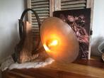 Unieke lamp van een oude hoorn, Huis en Inrichting, Lampen | Tafellampen, Ophalen, Nieuw, Metaal, Minder dan 50 cm