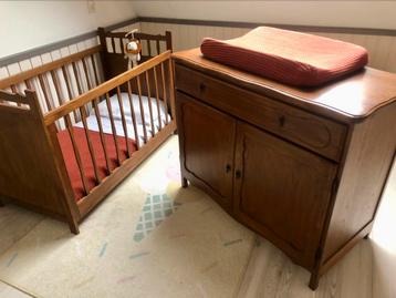 Ledikantje + commode beschikbaar voor biedingen