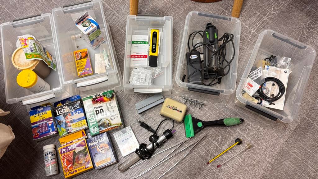 Vijf bakken met aquarium benodigdheden, Ophalen of Verzenden, Gebruikt, Leeg aquarium