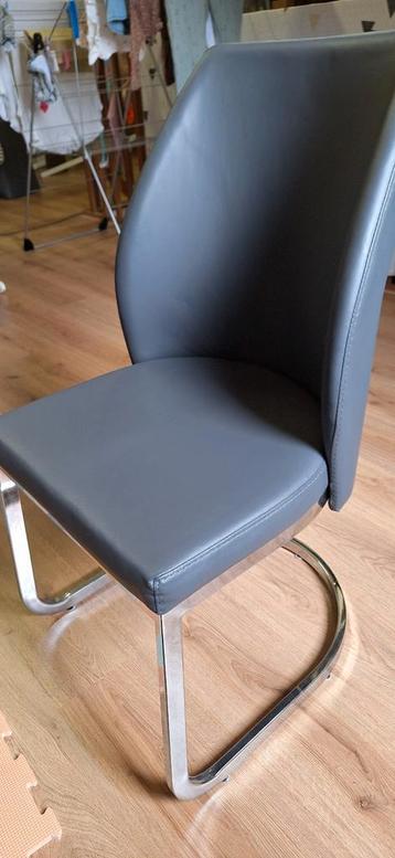4x Eetkamerstoelen – Kunstleder Grijs – Metalen Frame beschikbaar voor biedingen
