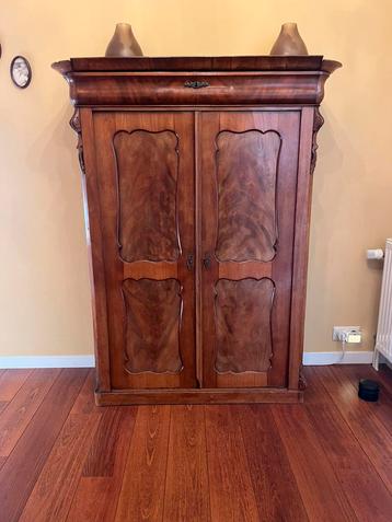 Biedermeier kastje beschikbaar voor biedingen