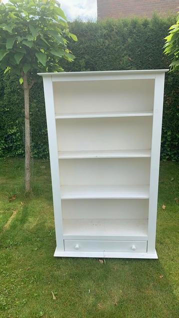 Kast beschikbaar voor biedingen