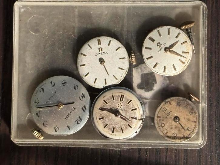 Ongeveer 40 uurwerken swiss made, omega, lecoultre, tissot, Sieraden, Tassen en Uiterlijk, Horloges | Antiek, Omega, Staal, 1960 of later