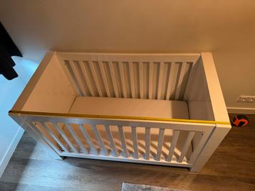 Wit Ledikant babypark beschikbaar voor biedingen