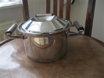 1 kookpan, doorsnede 18 cm. op gas gebruikt beschikbaar voor biedingen