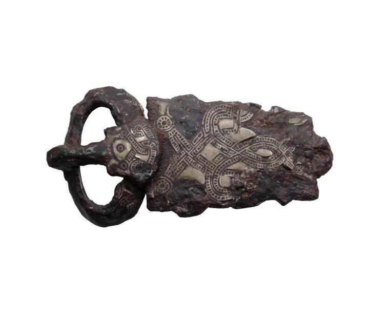 Bodemvondst Merovingisch gesp set met zilver inleg, Antiek en Kunst, Antiek | Goud en Zilver, Zilver, Verzenden