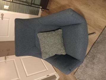 In prima staat 2  draaistoelen  beschikbaar voor biedingen