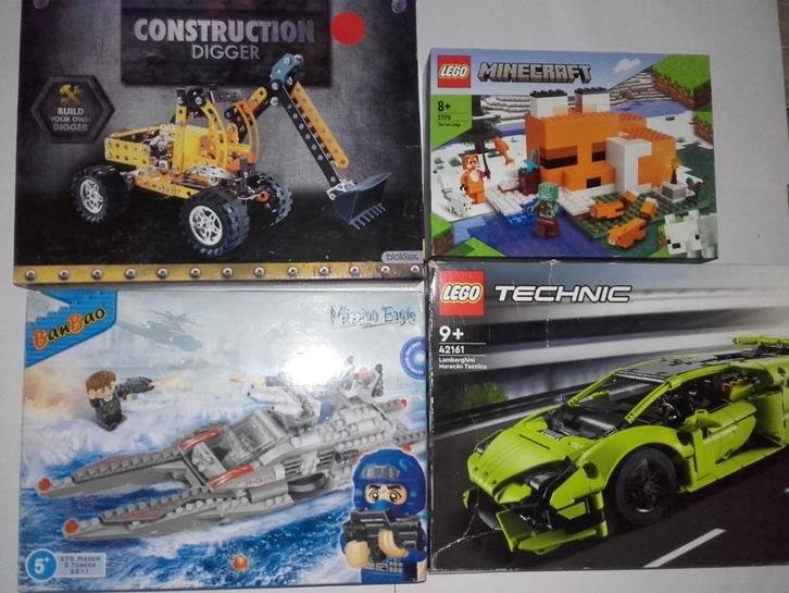 LEGO MINECRAFT + CONSTRUCTION DIGGER EN 2 GRATIS ERBIJ, Hobby en Vrije tijd, Modelbouw | Auto's en Voertuigen, Nieuw, Overige typen
