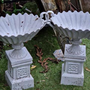 2 siervazen (hoogte totaal + sokkel 50 cm) (brocante) beschikbaar voor biedingen