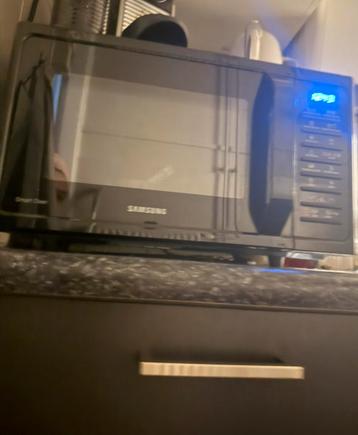 Combi Oven/ Magnetron gratis extra schaal beschikbaar voor biedingen