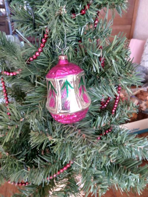 zeer mooie oude glazen kerstbal met fraaie bloem schildering, Diversen, Kerst, Gebruikt, Ophalen of Verzenden