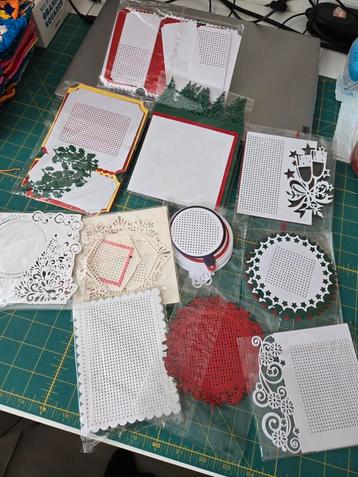 Kaartkarton,kaarten en accessoires om kaarten te maken beschikbaar voor biedingen