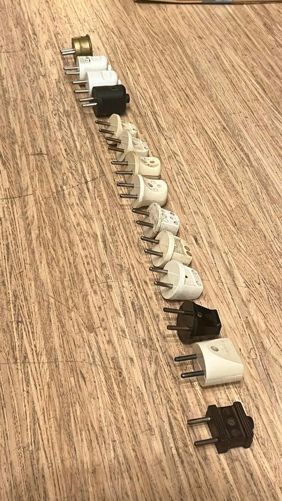 14 stuks ongeaarde stekkers / partij stekker, Doe-het-zelf en Verbouw, Elektra en Kabels, Gebruikt, Stekker, Ophalen