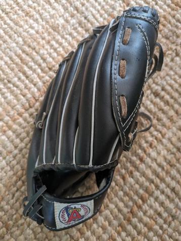 Softbal/honkbal handschoen beschikbaar voor biedingen