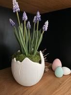 Paasei met blauwe druifjes - Sfeervol!, Ophalen of Verzenden, Nieuw, Binnen