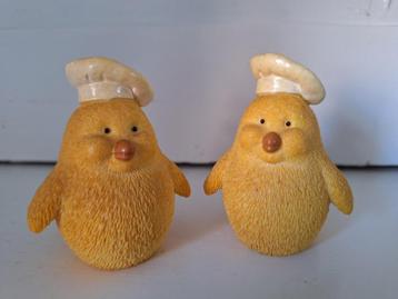 Vintage peper en zoutstelletje twee kuikens. beschikbaar voor biedingen