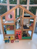Hema Poppenhuis met Meubels en Poppetjes, Ophalen, Zo goed als nieuw, Poppenhuis