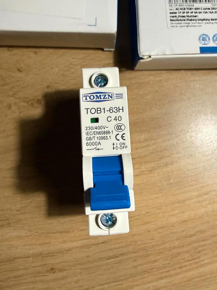 3x Nieuwe Tomzn 40A Automaten Schakelaar in Doos, Doe-het-zelf en Verbouw, Elektra en Kabels, Nieuw, Schakelaar, Ophalen of Verzenden