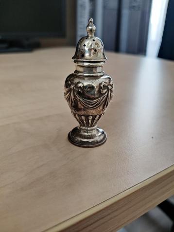 Antieke zilveren suikerstrooier uit 1904 beschikbaar voor biedingen