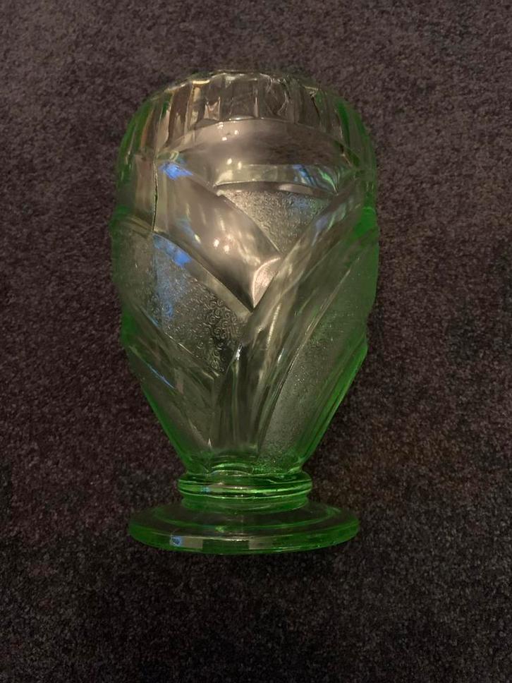 Groene Uranium Glas Vaas Art Deco Stijl, Antiek en Kunst, Antiek | Glas en Kristal, Ophalen of Verzenden