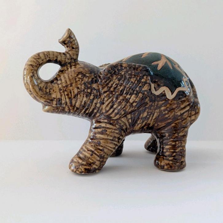 Beeld: Olifant van keramiek, Verzamelen, Beelden en Beeldjes, Zo goed als nieuw, Dier, Ophalen of Verzenden