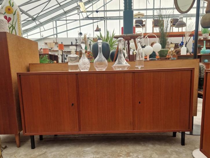 Vintage smal dressoir met drie deuren, 150cm, Huis en Inrichting, Kasten | Dressoirs, Gebruikt, 100 tot 150 cm, 25 tot 50 cm, Overige houtsoorten