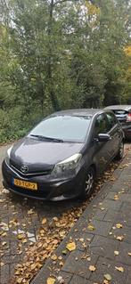 Toyota Yaris 1.0 12V Vvt-i 5DR 2012 Grijs, 750 kg, Origineel Nederlands, Handgeschakeld, Grijs