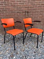 Twee vintage stoelen met armleuningen, Huis en Inrichting, Ophalen of Verzenden, Gebruikt, Twee
