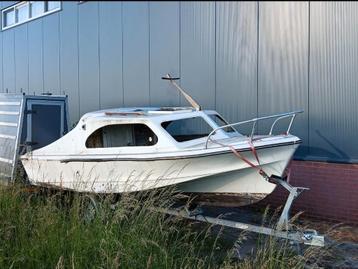 Leuk polyester Shetland 535 kajuitbootje EXCLUSIEF TRAILER beschikbaar voor biedingen