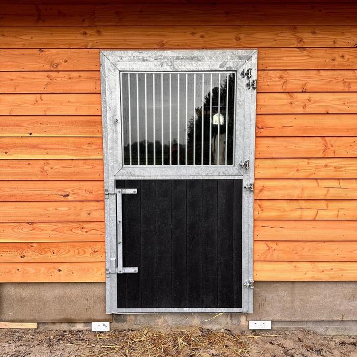 Nieuwe staldeuren onderhoudsvrij, Dieren en Toebehoren, Stalling en Weidegang, Opfok, Stalling, Weidegang, Toebehoren, 4 paarden of pony's of meer