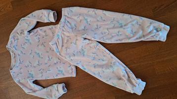 Zachte pyjama eenhoorn maat 122 beschikbaar voor biedingen