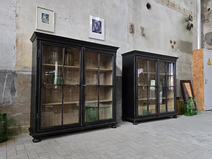 Vintage Houten Vitrinekast Zwart | Half Hoge Vitrine Kast, Huis en Inrichting, Kasten | Vitrinekasten, Gebruikt, 150 tot 200 cm