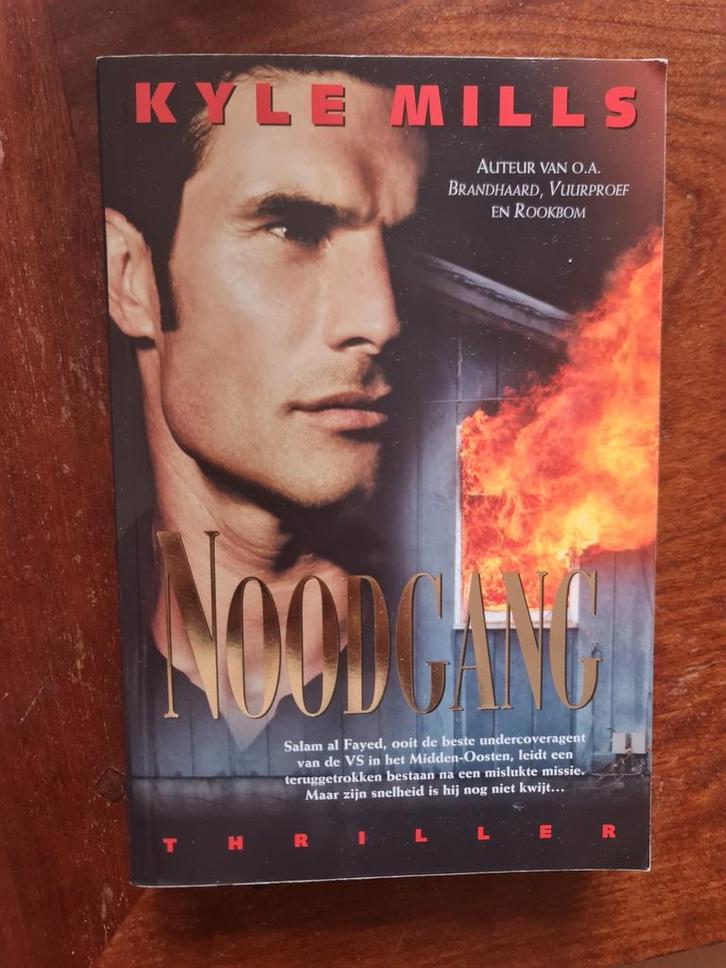 Noodgang - Kyle Mills Thriller, Boeken, Thrillers, Gelezen, Nederland, Ophalen of Verzenden