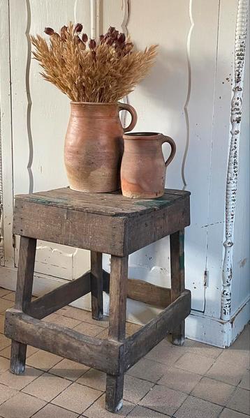 Brocante oude houten kruk / tafeltje  beschikbaar voor biedingen